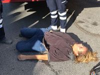 İstanbul'da yerde yatan kadın polisi harekete geçirdi!