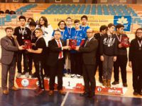 Balkanlar Koleji Satranç şampiyonu
