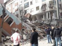 Son dakika: İstanbul'da bina çöktü!