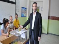 Ahmet Cin Orhan Sinan'da oy verdi
