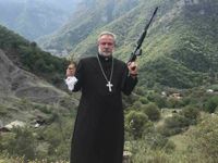 "Karabağ'dan çıkmam" diyen Ermeni papaz bakın nerede görüntülendi
