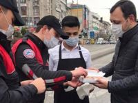 Pendikli milletvekili Eyüp Özsoy'dan polislere tatlı ikramı