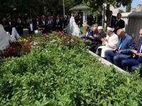 Erdoğan'dan Necmettin Erbakan'ın Kabri'ne ziyaret