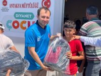 Kırtasiye malzemeleriyle dolu çantalar deprem bölgesi Hatay’daki çocuklara ulaştı