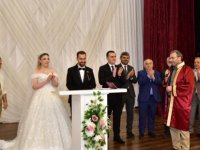 Gazeteci İbrahim Şahin kızını evlendirdi