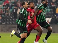 79 dakika 10 kişi oynayan Pendikspor Kocaelispor'a diş geçiremedi: 3-0