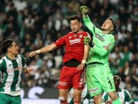 9 kişi oynayan Konyaspor Beşiktaş'ı mağlup etti!