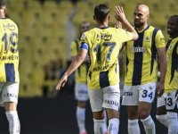 Fenerbahçe istifa sesleri altında 3 puanı aldı!