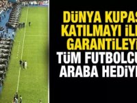Dünya kupasına ilk kez katılma hakkı kazanınca tüm futbolculara otomobil hediye etti