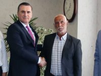 Pendik’te hayvancılıkla geçimini sağlayan hayırseverden Gazze’ye 100 bin TL bağış