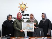 Türkiye’deki seçimleri takip ediyor, dua ediyoruz
