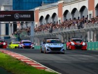 İstanbul Park'ta Yağmur Altında Son Tango