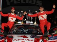 Rallide otomobiller uçtu!