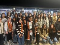 Pendikli gençler voleybol maçında