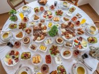 Pendik Gülistan Sofrası'nda Ramazan İftarı'nda sınırsız yiyecek ve içecek