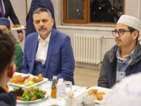 İÇİŞLERİ BAKANI ÇİFTÇİ HAFIZLIK YAPTIĞI KUR’AN KURSUNDA İFTAR AÇTI