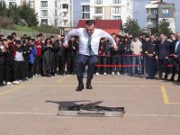 Pendik'te Nevruz Ateşi Yandı! Kaymakam Yıldız'dan mükemmel atlayış..