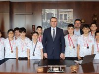 Kaymakam Yıldız minik güreşçileri kabul etti