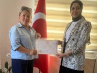 Bahçelievler Mahalle Muhtarı Serpil Berak Mazbatasını aldı