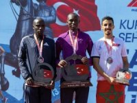 İzmir'in Kurtuluş Coşkusu Asfaltlara Yazıldı: Rekorların ve Zaferin Maratonu