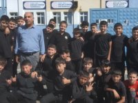 Her Cuma Müdürleriyle Namaza gidiyorlar