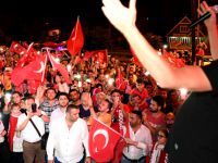 Sanatçılar da Tuzla'da Demokrasi Nöbetine Katıldı