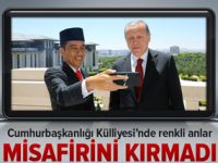 Erdoğan ve Widodo, Külliye'nin balkonunda özçekim yaptı.