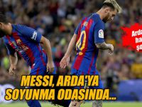 Messi, Arda'ya soyunma odasında...